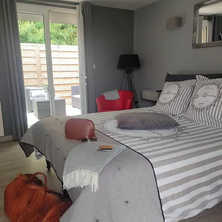 Holiday home Le Clos Fleuri Proche De Bordeaux *