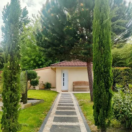 Holiday home Le Clos Fleuri Proche De Bordeaux