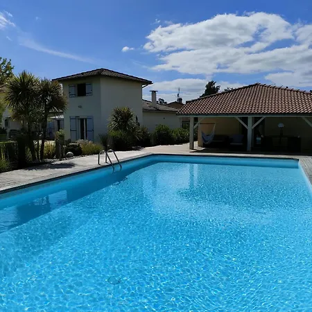 Holiday home Le Clos Fleuri Proche De Bordeaux Saint-Sulpice-et-Cameyrac